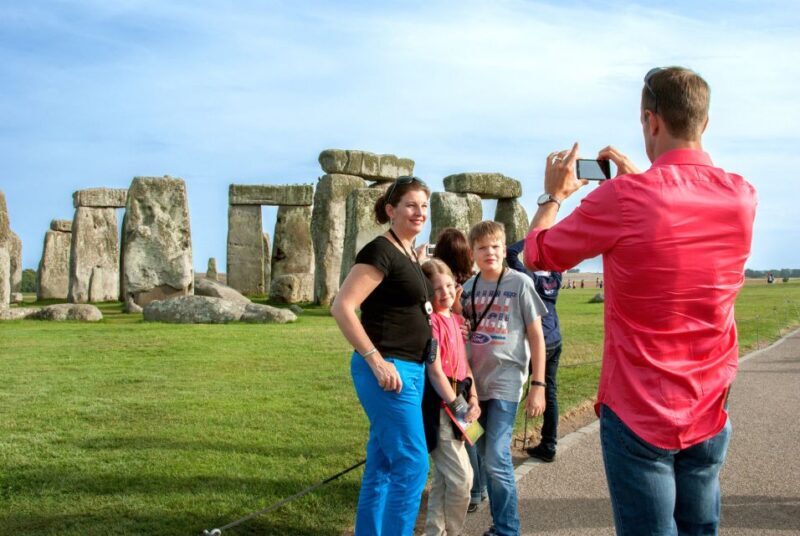 From London: Windsor Castle, Bath, and Stonehenge Day Trip - Starting the Day: Windsor Castle