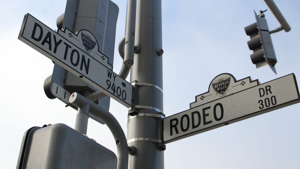 From Los Angeles: Full Day L.A Suburbs and Attractions Tour - Itinerary Highlights