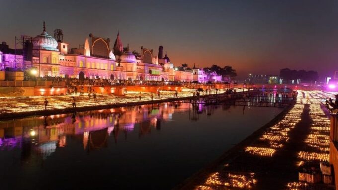 From Lucknow: 5 Days Lucknow Ayodhya Prayagraj Varanasi Tour - Accommodation Options