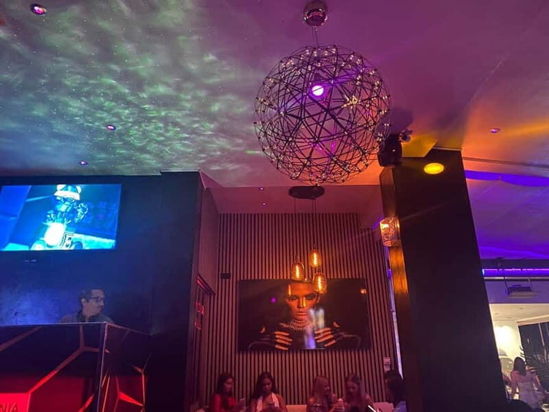 From Marbella, Estepona: Club tour Puerto Banus including transport and drink - Key Points