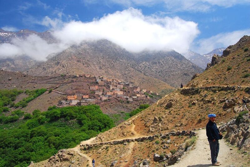 From Marrakech: Atlas Mountains 4-Day Hike With Hotels - Group Size and Guides