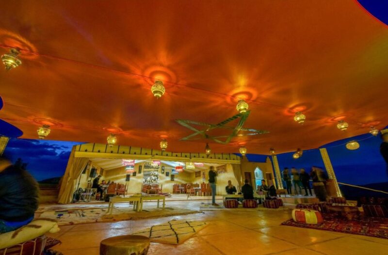 From Marrakech : Diner in Agafay Desert With Music Show - Ambiance and Decor