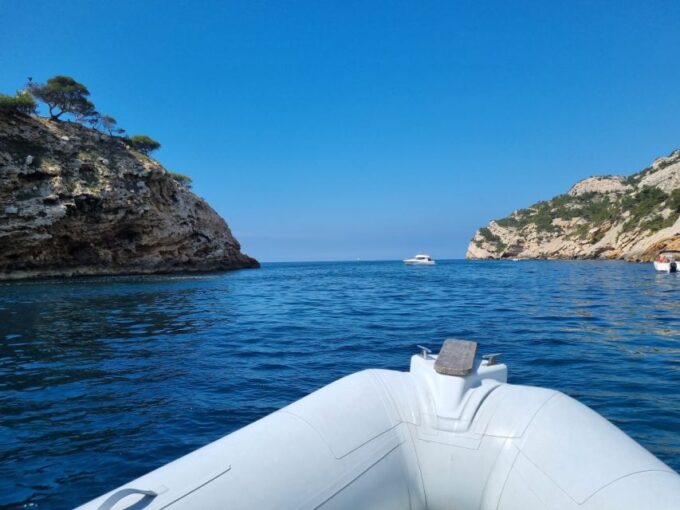 From Marseille: Frioul Islands Boat Tour - Onboard Amenities and Facilities