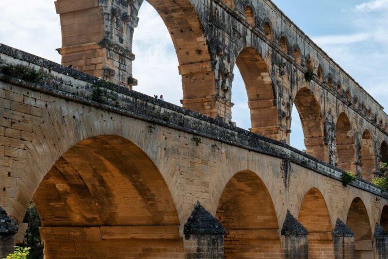 From Marseille: Provence Sightseeing Tour and Wine Tasting - Discovering Avignon