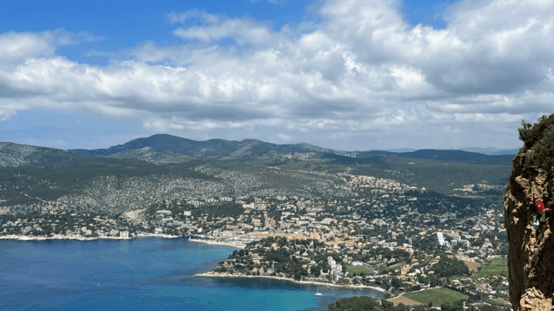 From Marseille to Cassis: a Journey to the Heart of the Calanques and Traditions. - Experience the Atmosphere of Marseilles Old Port