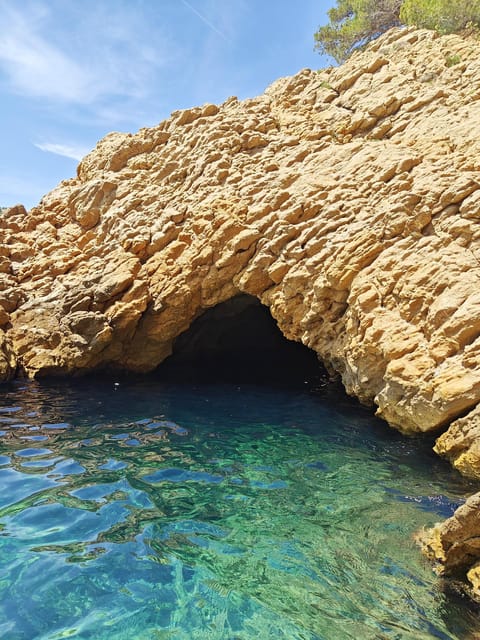 From Marseille to the Calanques Blueues by Train, Hike, Lagoons and Villages - Exploring the Calanques and Fishing Villages