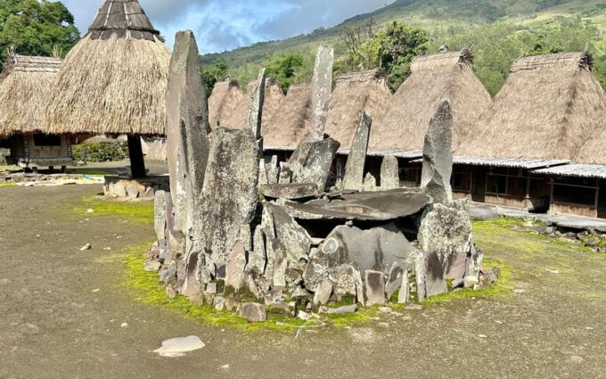 From Maumere: 4-Day Private Guided Tour of Flores With Food - Exploring Flores