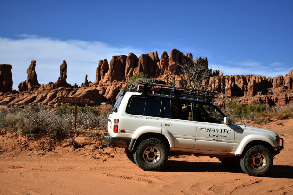 From Moab: Arches National Park 4x4 Drive and Hiking Tour - Key Points