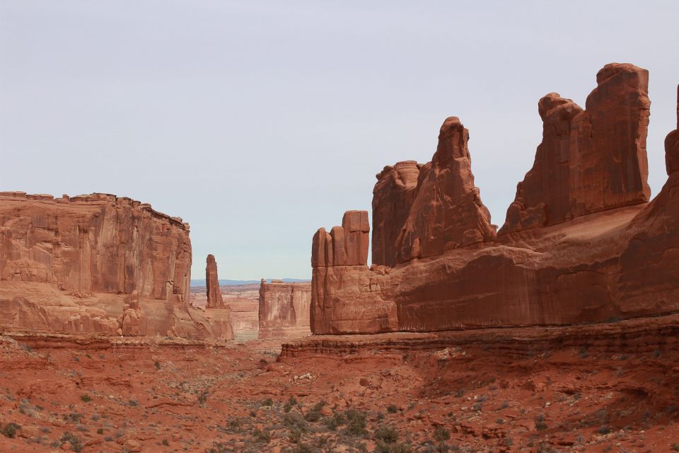 From Moab: Arches National Park 4x4 Drive and Hiking Tour - Stunning Red Rock Landscape
