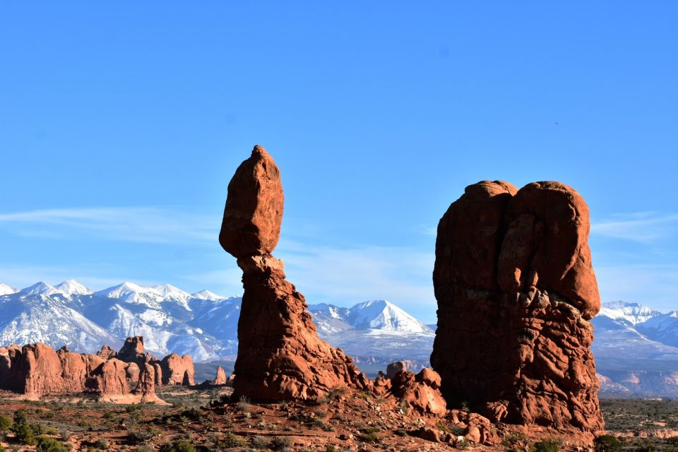 From Moab: Arches National Park 4x4 Drive and Hiking Tour - Famous Landmark Highlights