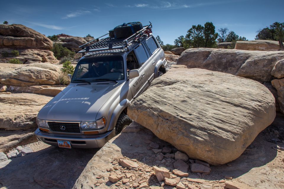 From Moab: Canyonlands Needle District 4x4 Tour - Hiking in Chesler Park