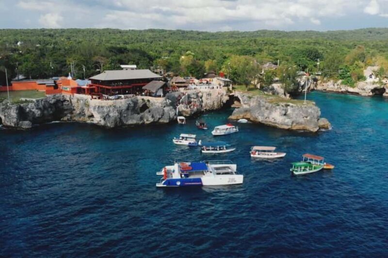 From Montego Bay: Negril Beach and Rick's Café Day Trip - The Guide and the Group Experience