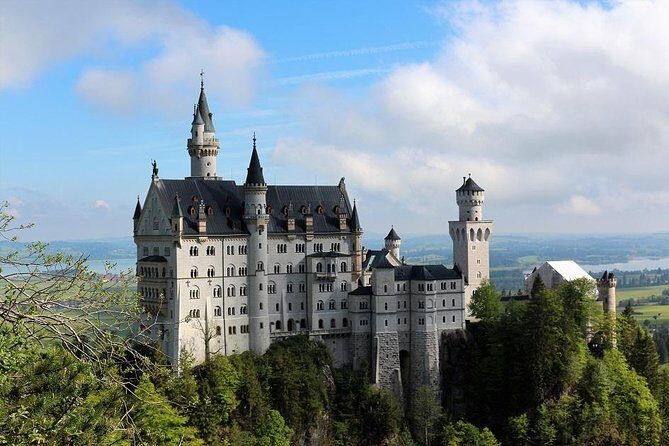 From Munich: Neuschwanstein Castle and Linderhof Private Tour - Transportation, Timing, and Group Dynamics
