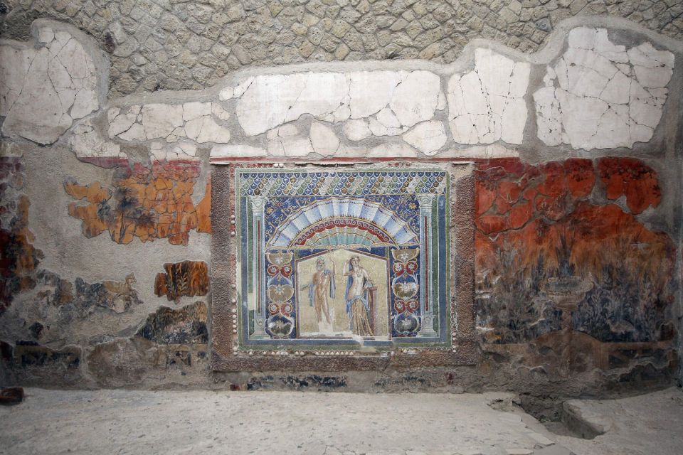 From Naples: Pompeii and Herculaneum Tour With Lunch - Preserved Structures in Herculaneum