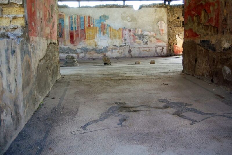 From Naples: Pompeii, Herculaneum, and Vesuvius Private Tour - Pompeii: The Iconic Roman City Frozen in Time