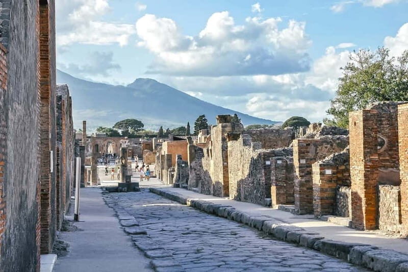 From Naples: Pompeii Scavi excursion with guide and skip-the-line ticket - Key Points