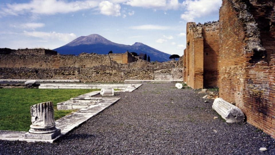From Naples to Pompeii and Vesuvius - Exploring Pompeiis Narrow Streets