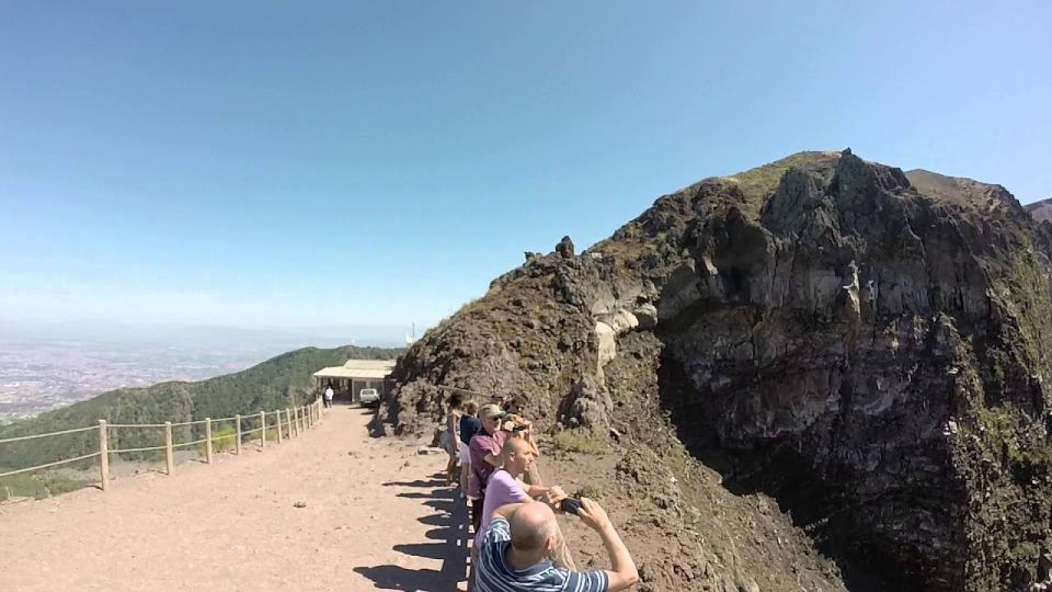 From Naples to Pompeii and Vesuvius - Round-Trip Transportation