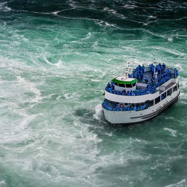From New York City: Niagara Falls Guided Tour - Guides and Commentary