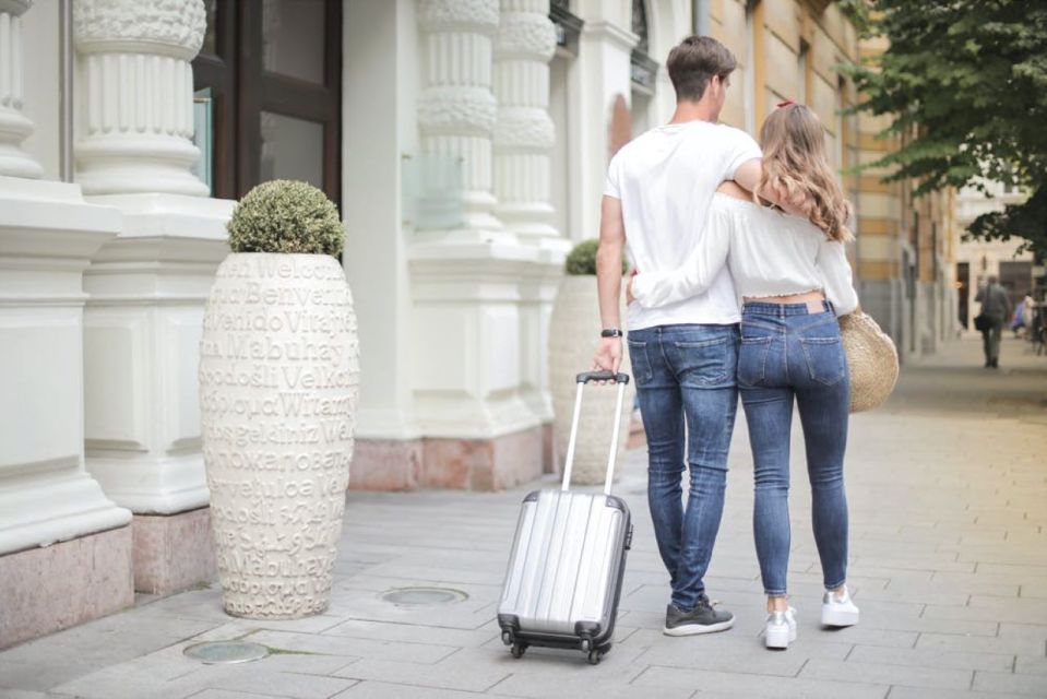 From Niagara Falls: Toronto Airport Private Transfer - Pickup and Drop-off