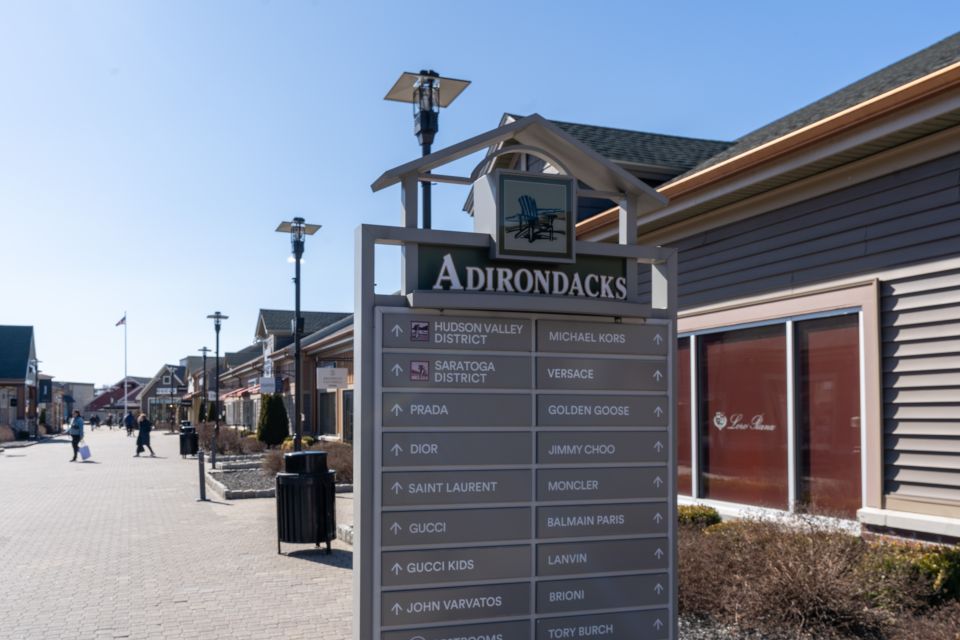 From NYC: Woodbury Common Premium Outlets Shopping Tour - Scenic Drive to Upstate NY