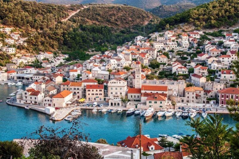 From Omi: Half-day boat trip to Bra island with lunch - An inviting taste of Bra Island from Omi