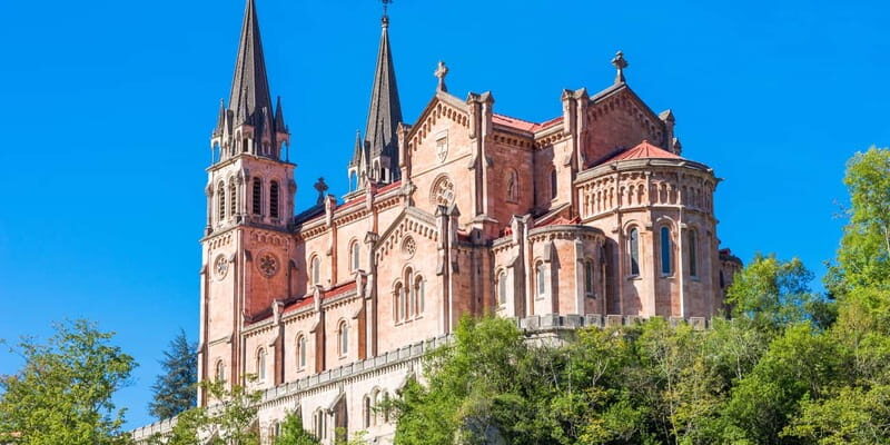 From Oviedo: Covadonga Lakes, Cangas de Onís, and Lastres - What’s Included and What to Know