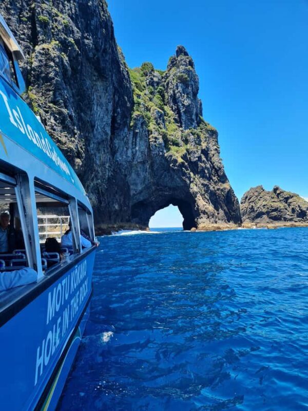 From Paihia: Hole in the Rock Cruise & Island Tour: 3 Hour - The Boat and Crew