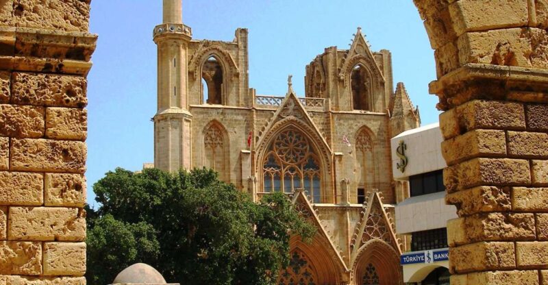 From Paphos: Tour Nicosia - Larnaca (North Cyprus Walk-In) - Key Points