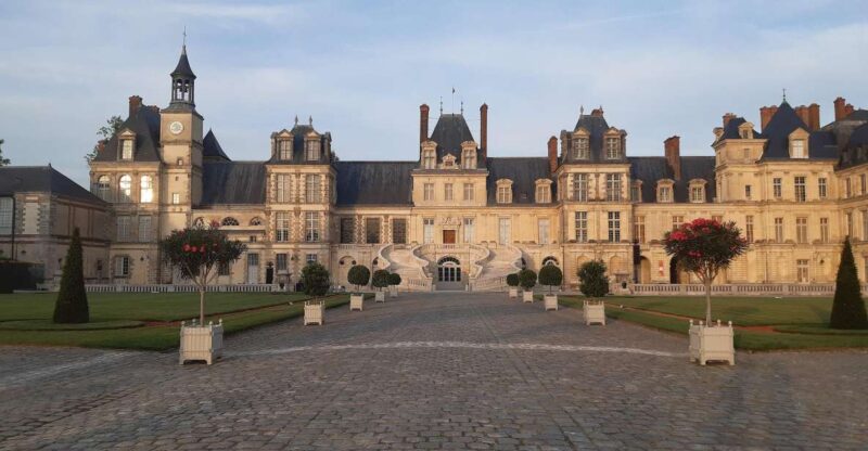 From Paris: Château De Fontainebleau & Vaux-Le-Vicomte - Highlights of the Tour
