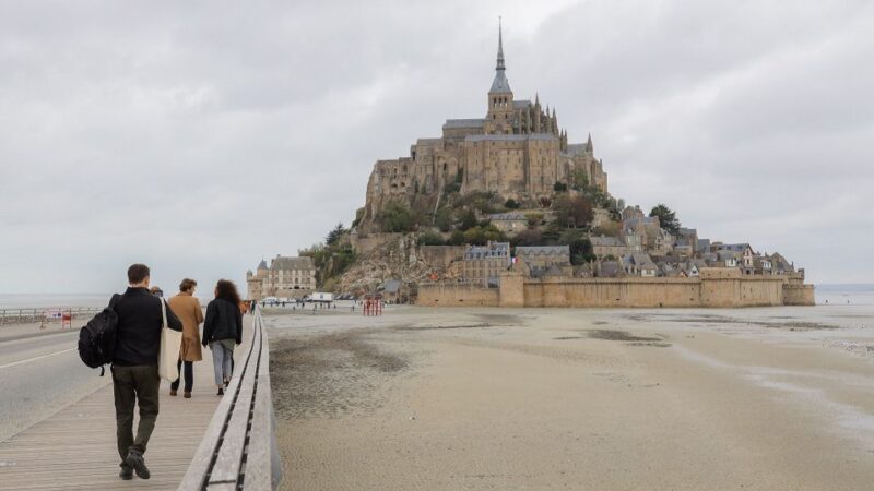 From Paris: Mont St Michel and Loire Valley 2 Day Tour - Customer Feedback