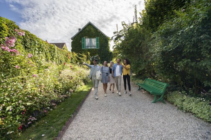 From Paris : Shopping at McArthurGlen Center and Giverny - Luxury Transportation