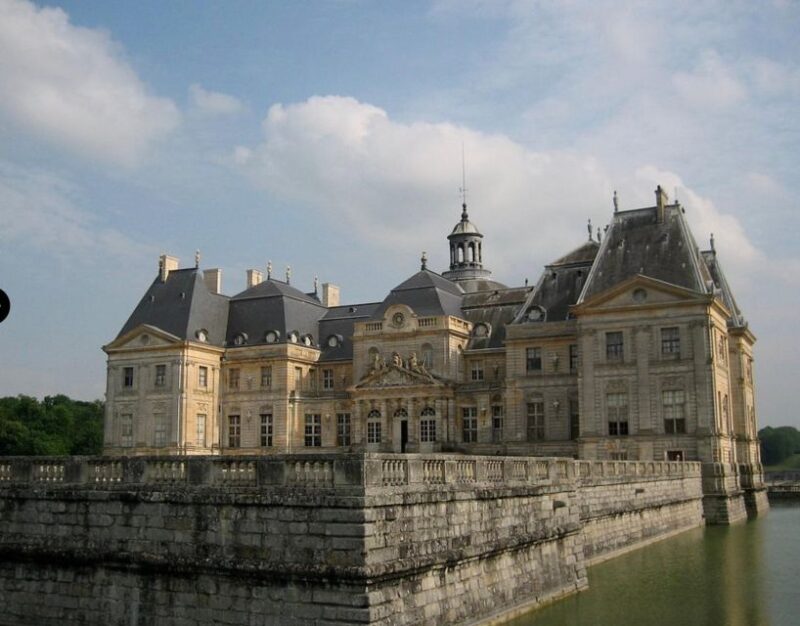 From Paris: the Grand Christmas Vaux Le Vicomte & Fontainebleau - Tour Features