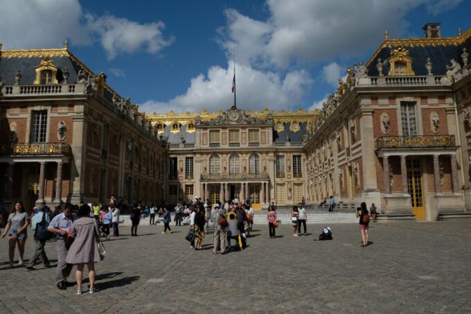 From Paris: Versailles Palace and Gardens Guided Day Trip - Exploring the Palace and Gardens