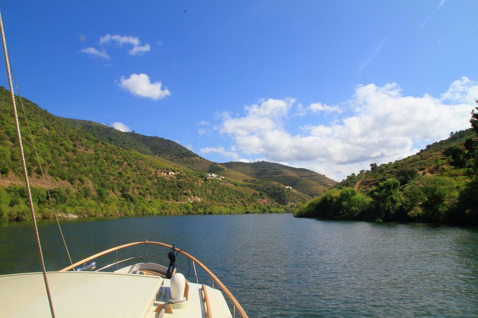 From Pinhão: Private Yacht Cruise Along the Douro River - Live Tour Guide Services