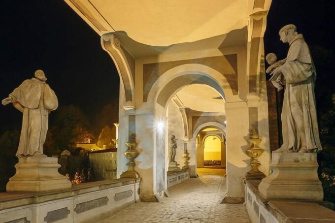 From Prague: All Inclusive Trip to Český Krumlov - Knowledgeable Guides and Pleasant Drivers