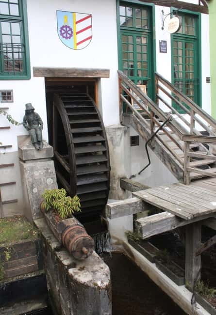 From Prague: Cesky Krumlov Tour with a Guide - Practical Tips for Travelers