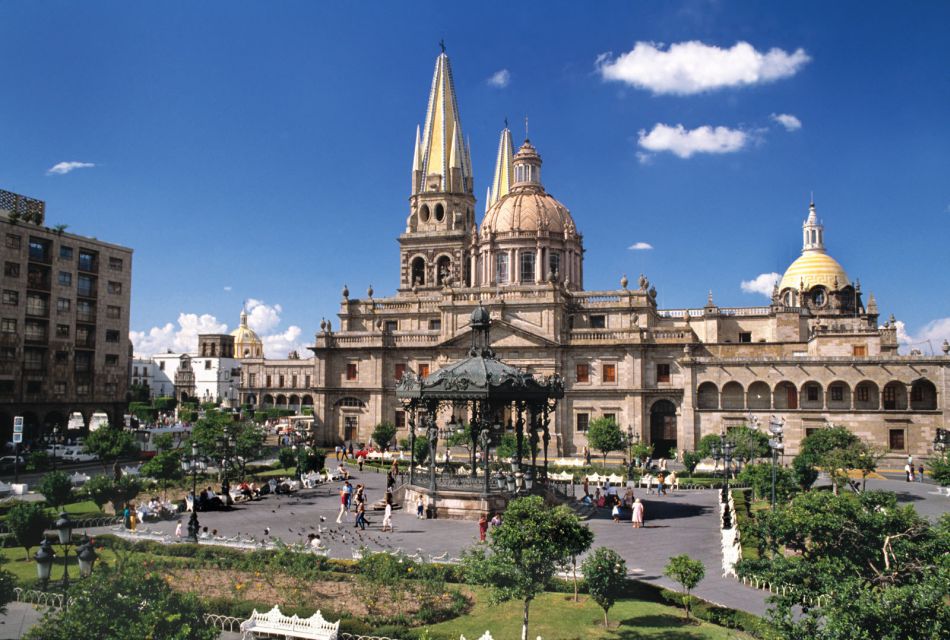 From Puerto Vallarta: Guadalajara, Tequila, and Tlaquepaque - Visiting the Jose Cuervo Gallery