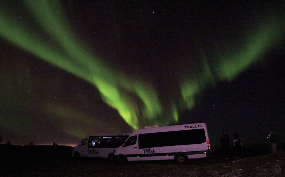 From Reykjavík: Northern Lights Tour with Hot Cocoa & Photos - What’s Included and Not