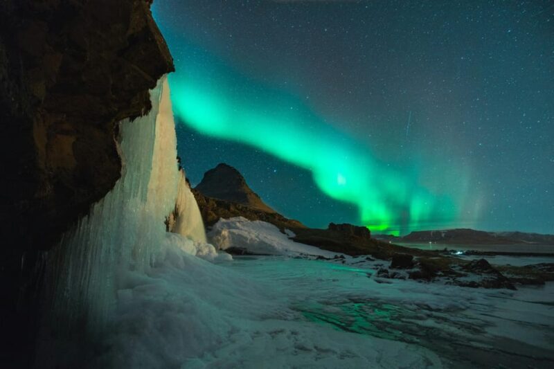 From Reykjavík: Private Northern Lights Minibus Tour - Who is this tour best suited for?