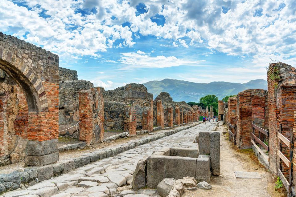 From Rome: Pompeii, Positano and Amalfi Small Group Day Tour - Professional Guide and Assistant