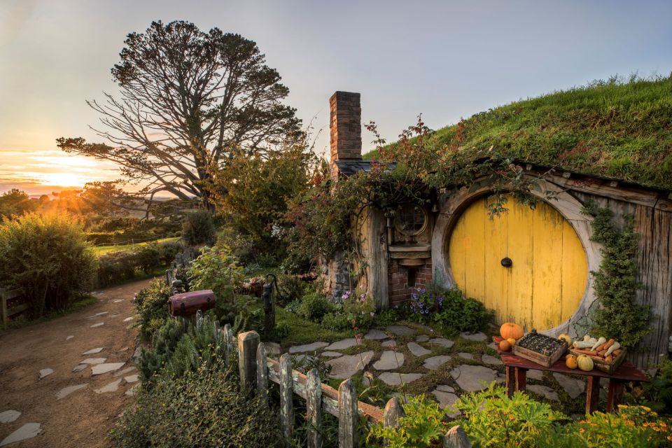 From Rotorua: Hobbiton Movie Set Tour With Festive Lunch - Key Points