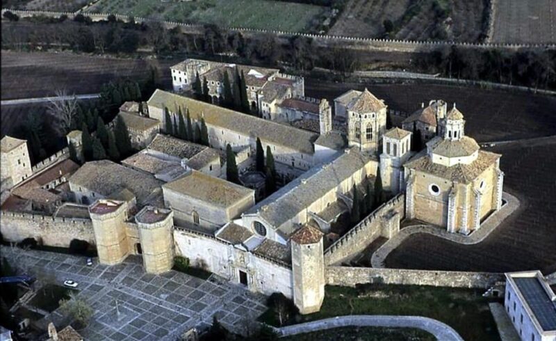 From Salou: Tour Poblet, Wines & Sitges - Transportation and Tour Guide