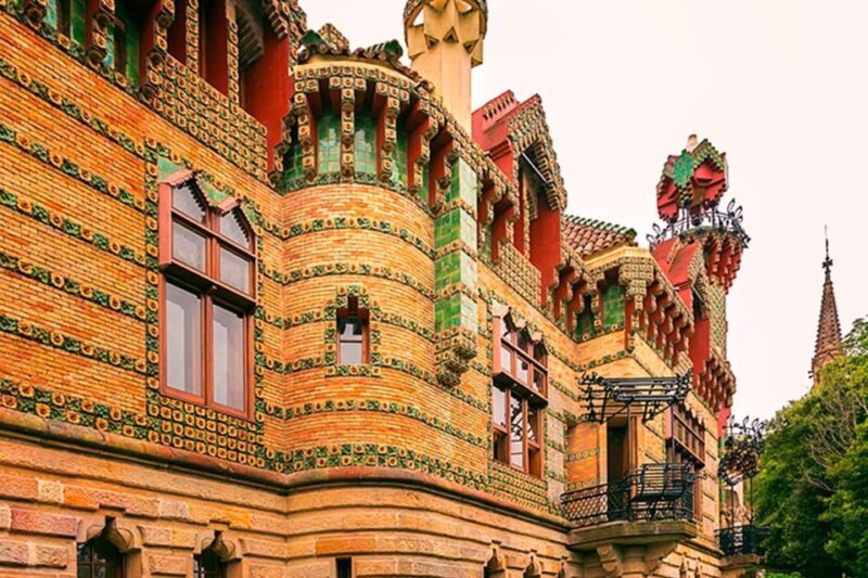 From Santander: Capricho Gaudí with entrance, Santillana and Redwood Forest. - Deep Dive into the Highlights