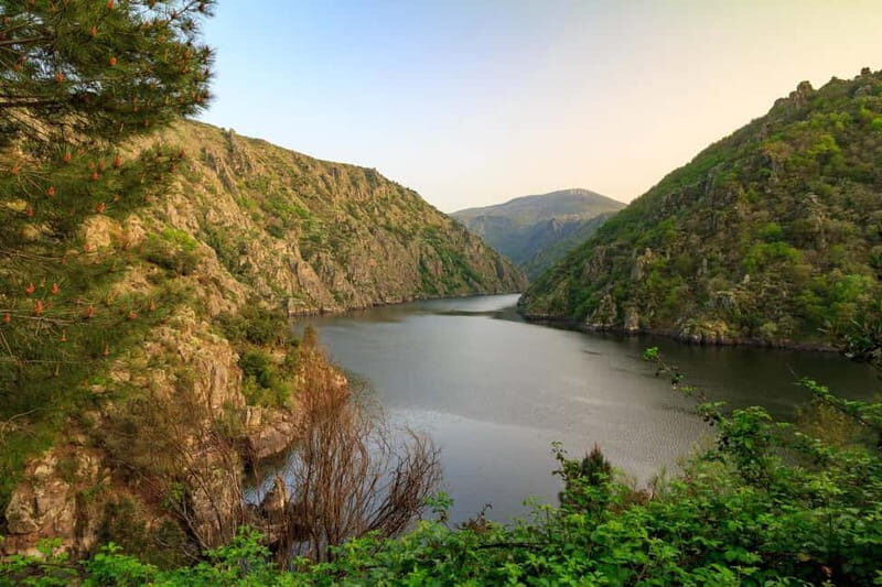 From Santiago: Ribeira Sacra & Sil River Canyon Boat Tour - Starting Out: Leaving Santiago