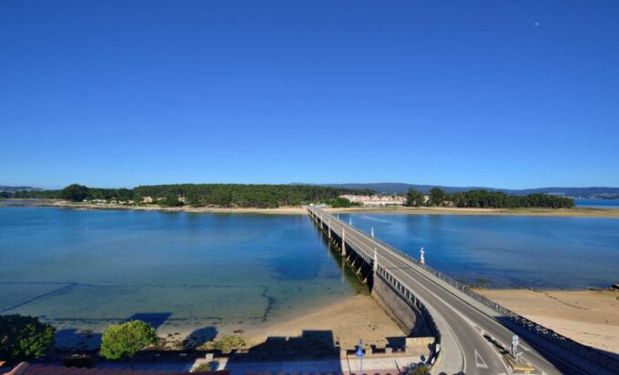 From Santiago: Tour to Rias Baixas With Boat Trip and Winery - Rías Baixas Wine Tasting
