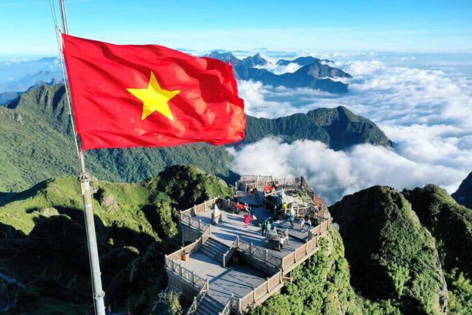 From Sapa: Private Tour to Fansipan Peak With Scenic Views - Local Etiquette and Customs