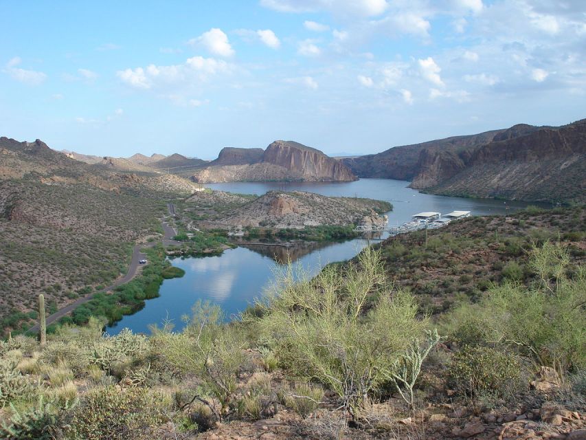 From Scottsdale/Phoenix: Apache Trail Day Tour - Tortilla Flat Stagecoach Stop