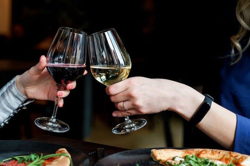 From Seattle: Full Day Seattles Wineries and Waterfalls Tour - Marymoor Park Guided Visit