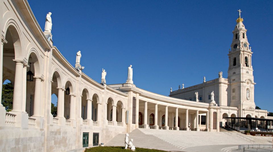 From Sesimbra: Private Fátima, Batalha, Nazaré & Óbidos Tour - Key Points